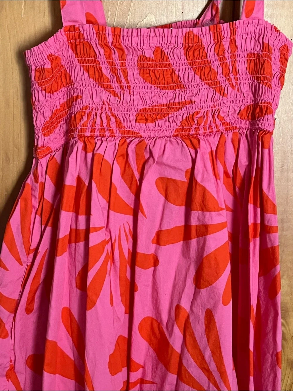 GAP bright pink